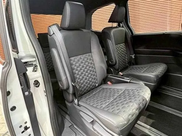 Toyota Voxy 2025 — миниатюра 3