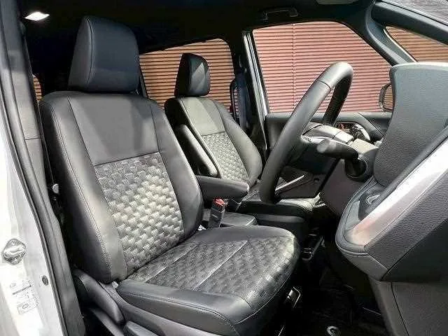 Toyota Voxy 2025 — миниатюра 5