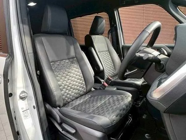 Toyota Voxy 2025 — миниатюра 5