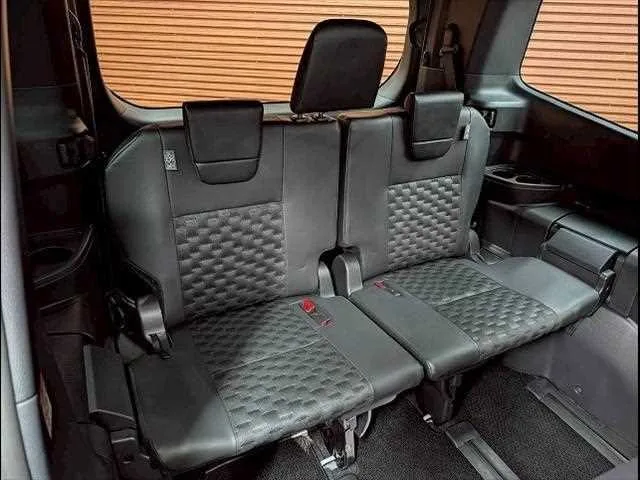 Toyota Voxy 2025 — миниатюра 3