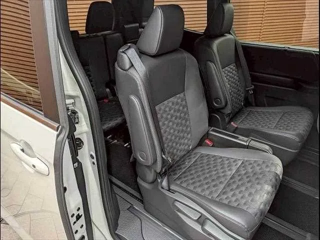 Toyota Voxy 2025 — миниатюра 5