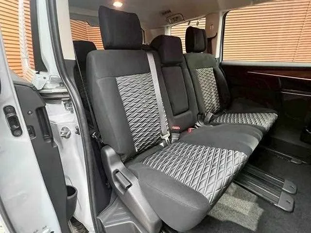 Mitsubishi Delica D:5 2025 — миниатюра 3
