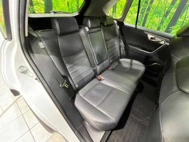 Toyota RAV4 2023 — миниатюра 3