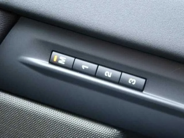Land Rover Land Rover Others 2025 — миниатюра 3