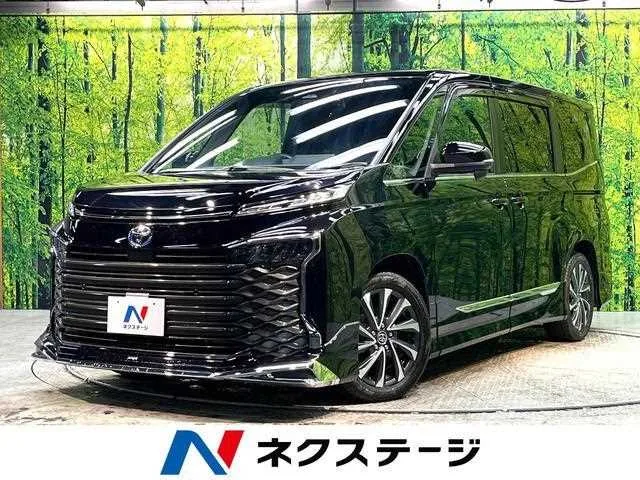 Toyota Voxy 2023 — фото 1, купить с доставкой в Москву