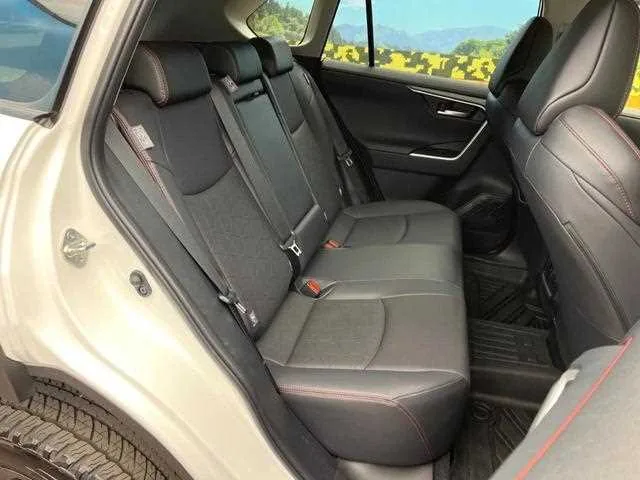 Toyota RAV4 2025 — миниатюра 3