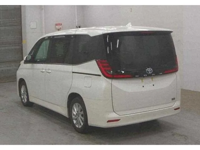 Toyota Noah 2023 — миниатюра 2