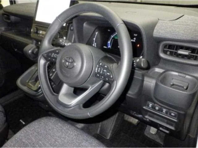 Toyota Sienta 2023 — миниатюра 3