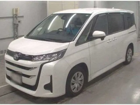 Toyota Noah 2023 купить в Москве