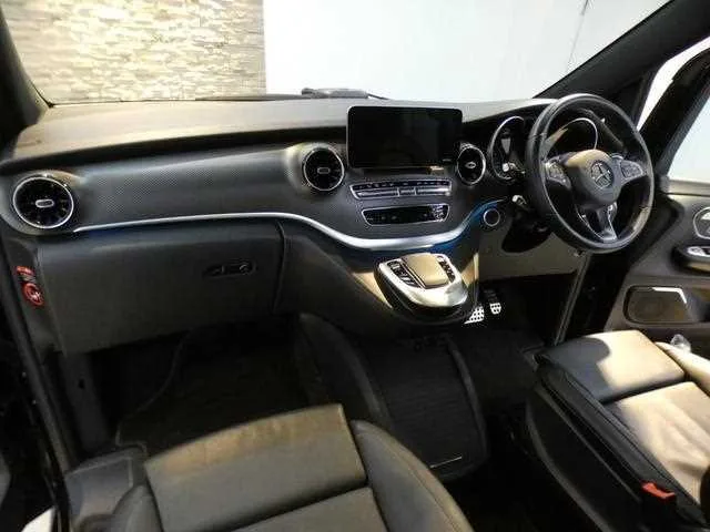 Mercedes-Benz V-Class 2022 — миниатюра 5