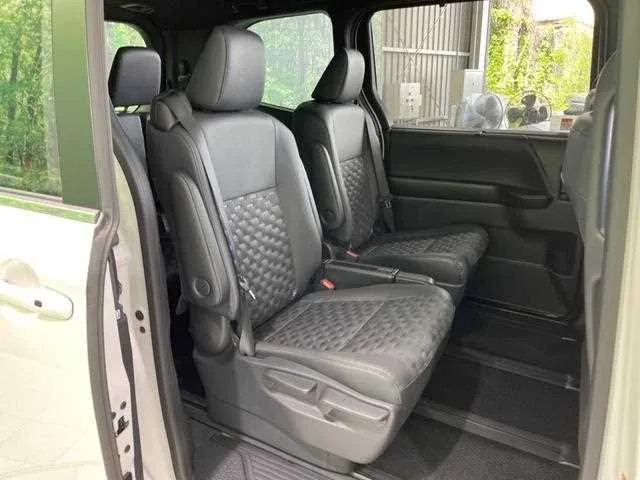 Toyota Voxy 2025 — миниатюра 3