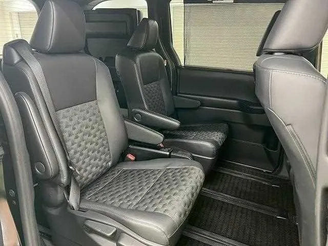 Toyota Voxy 2022 — миниатюра 3