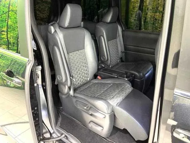 Toyota Voxy 2022 — миниатюра 3