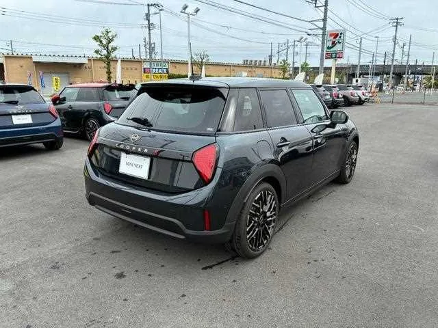 BMW MINI 2025 — миниатюра 2
