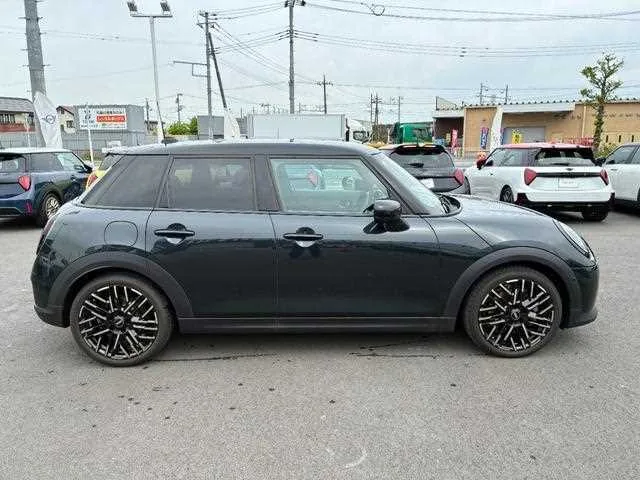 BMW MINI 2025 — миниатюра 4