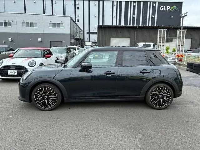 BMW MINI 2025 — миниатюра 5