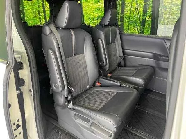 Toyota Noah 2023 — миниатюра 3