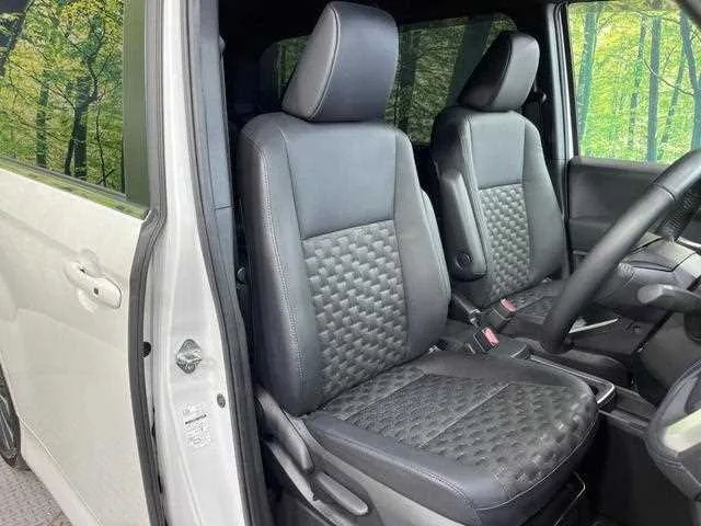 Toyota Voxy 2023 — миниатюра 5