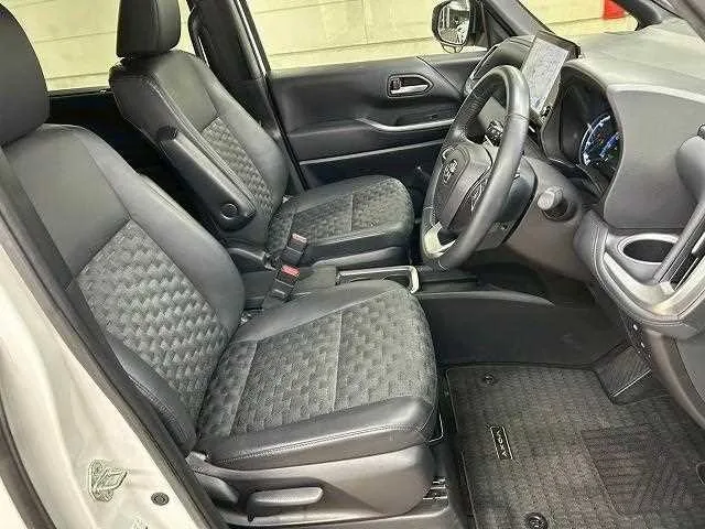 Toyota Voxy 2022 — миниатюра 3