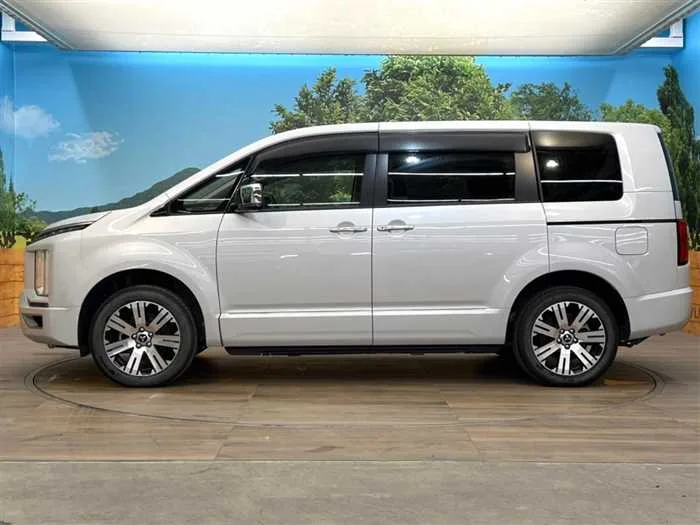 Mitsubishi Delica D:5 2024 — миниатюра 3