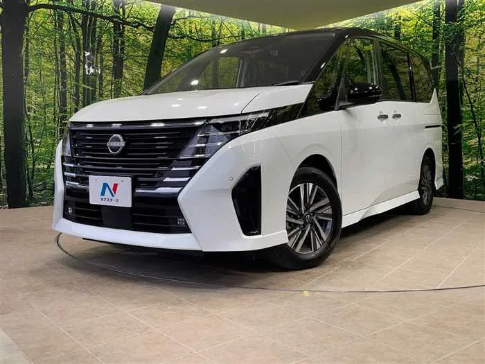 Nissan Serena 2023 — фото 1, купить с доставкой в Москву