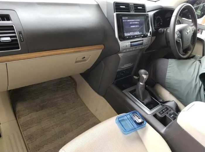 Toyota Land Cruiser Prado TX-L MAT BLACK SUNROOF 7-SEATS 2023 — миниатюра 5