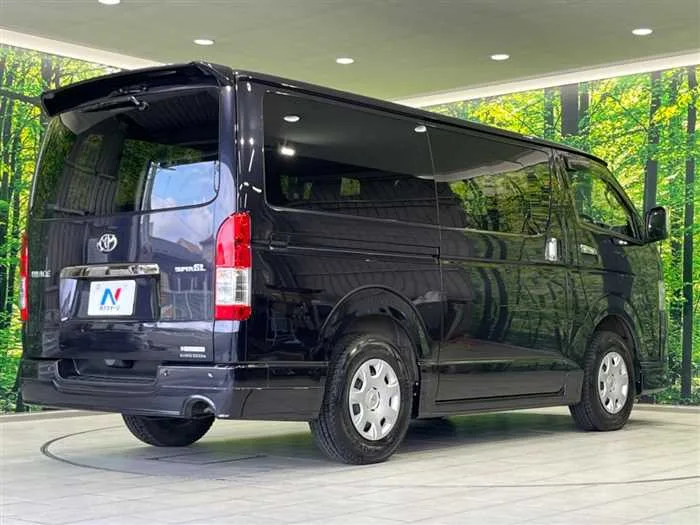 Toyota Hiace Van 2022 — миниатюра 3