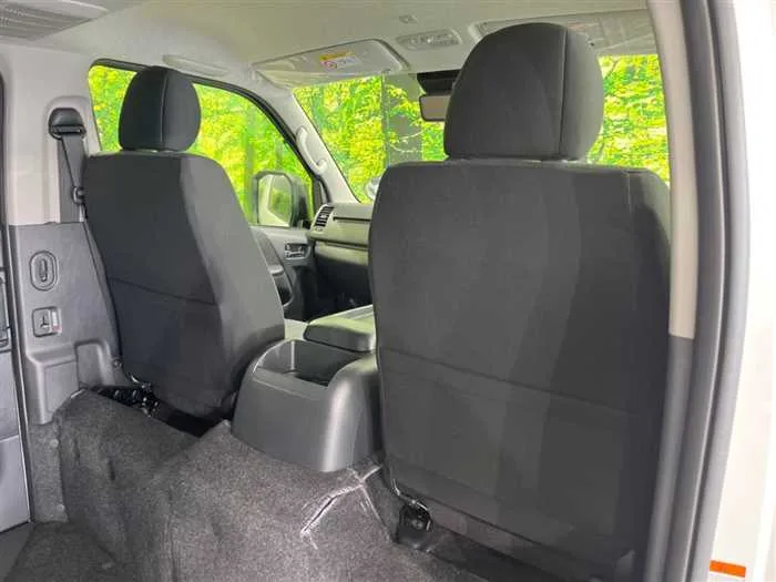 Toyota Hiace Van 2026 — миниатюра 3