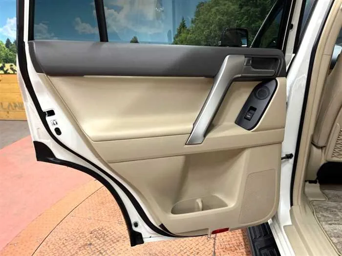Toyota Land Cruiser Prado 2023 — миниатюра 3