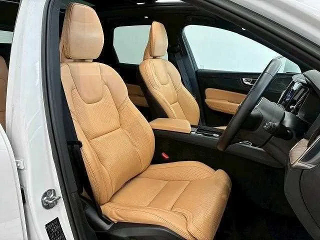Volvo XC60 Ultimate B5 AWD 2022 — миниатюра 3