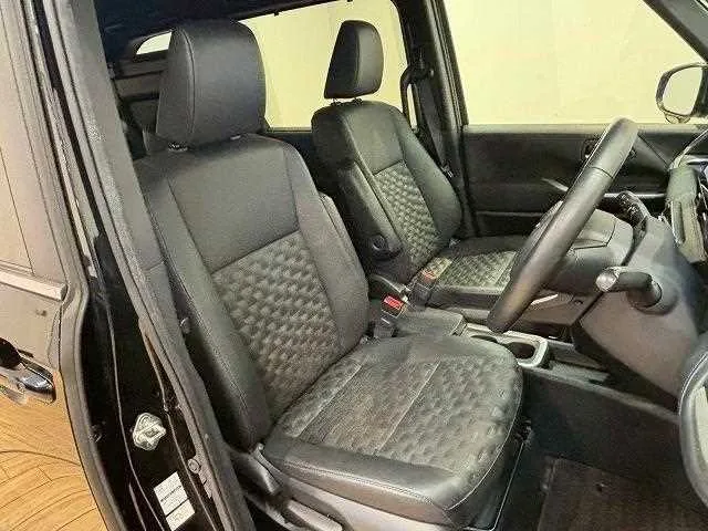 Toyota Voxy 2022 — миниатюра 3