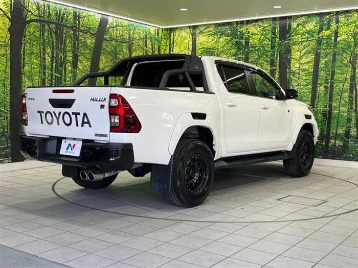 Toyota Hilux 2022 — миниатюра 3
