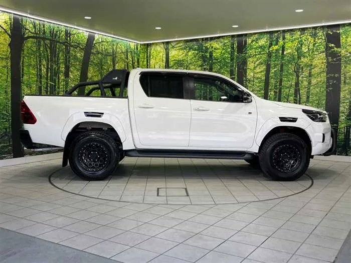 Toyota Hilux 2022 — миниатюра 5
