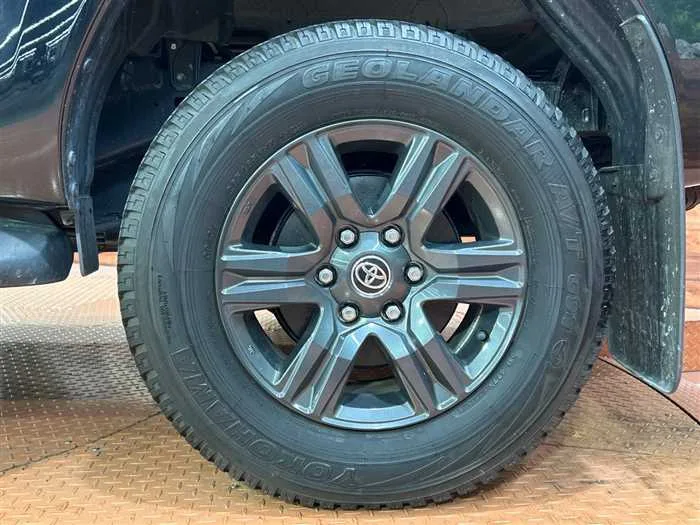 Toyota Hilux 2022 — миниатюра 2