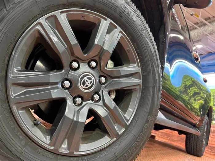 Toyota Hilux 2022 — миниатюра 3