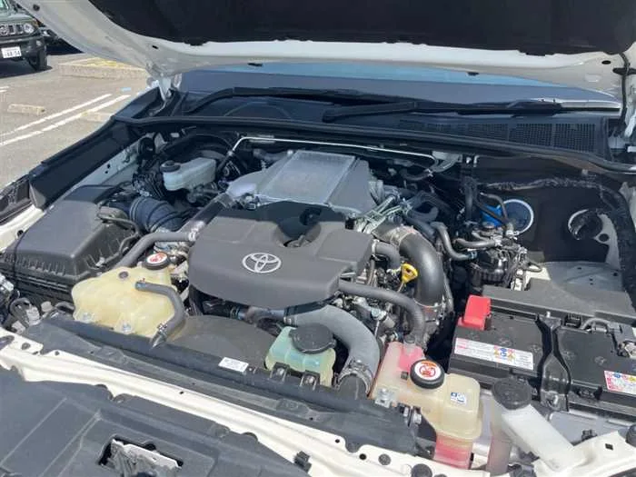 Toyota Hilux 2023 — миниатюра 2