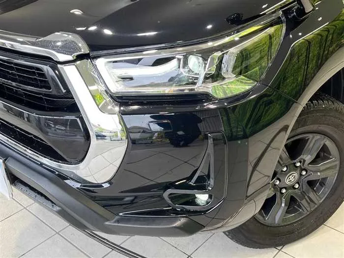 Toyota Hilux 2023 — миниатюра 5