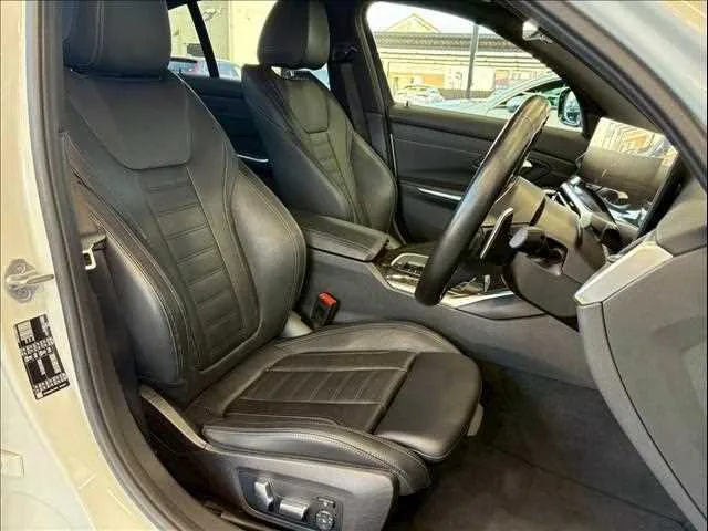 BMW 3 Series 320i M Sport 2023 — миниатюра 2
