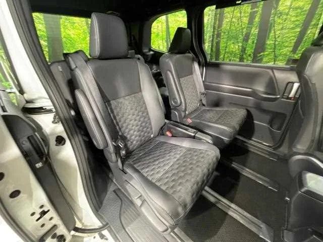 Toyota Voxy 2025 — миниатюра 3