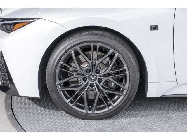 Lexus IS 2024 — миниатюра 3