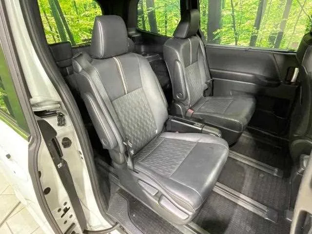 Toyota Noah 2023 — миниатюра 3