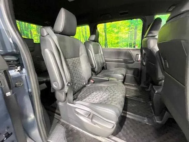 Toyota Voxy 2023 — миниатюра 3