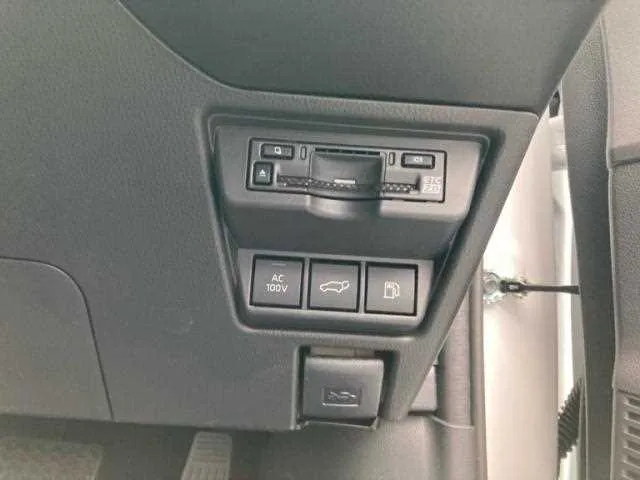 Toyota Prius Z 2025 — миниатюра 3