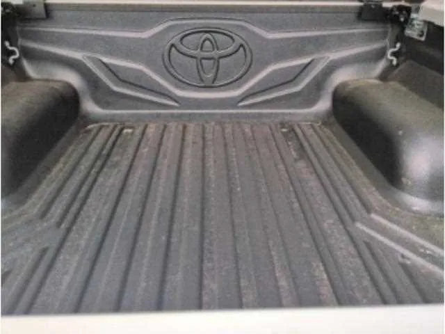 Toyota Hilux Z 2022 — миниатюра 4