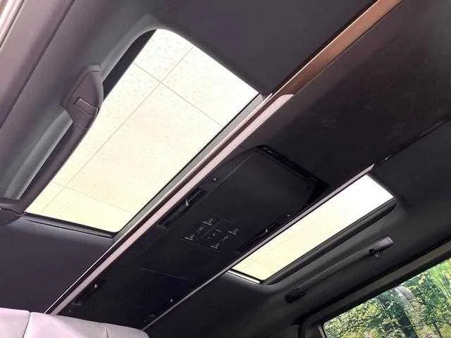 Toyota Alphard Hybrid 2023 — миниатюра 2