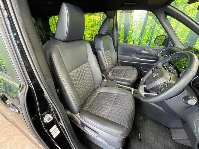 Toyota Voxy 2023 — миниатюра 3