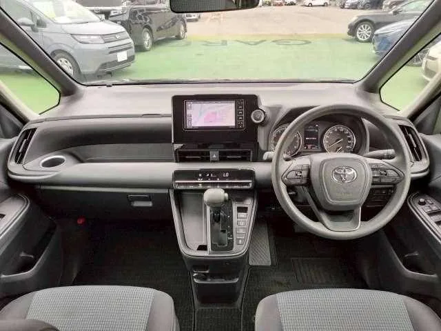 Toyota Noah 2022 — миниатюра 2