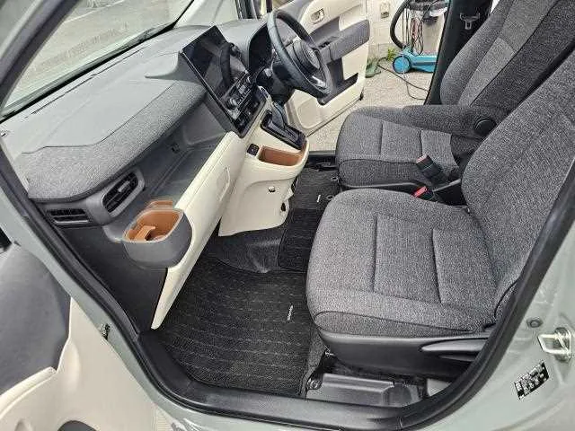 Toyota Sienta 2023 — миниатюра 2