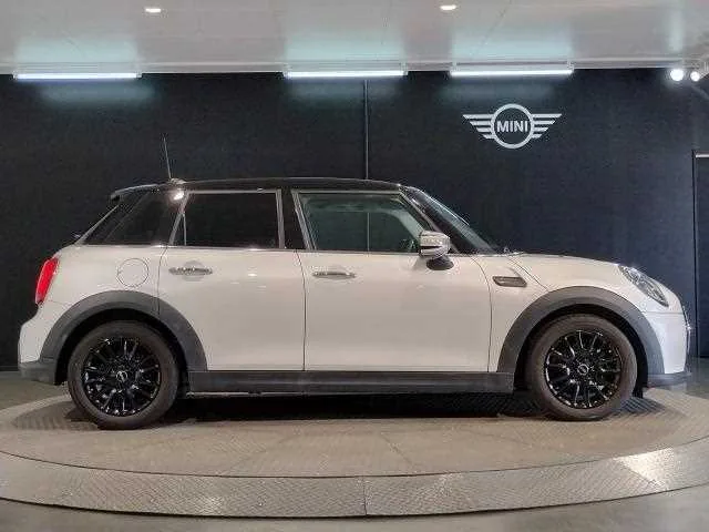 BMW MINI 2023 — миниатюра 5