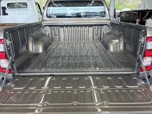 Toyota Hilux Z4WD 2023 — миниатюра 3